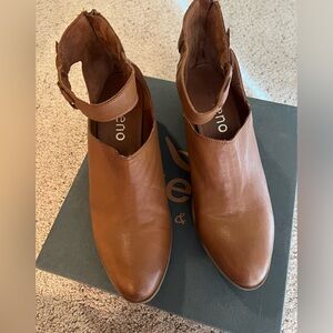EUC leather Bueno European size 40 in Carly brown